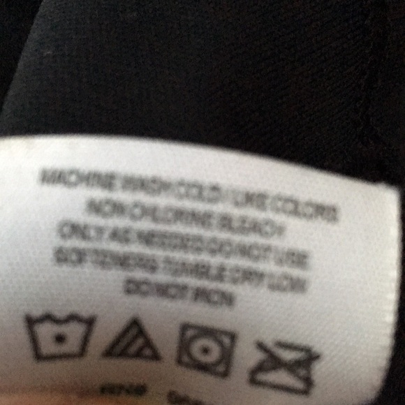 Under Armour Heatgear XL, black, shortsleeved. Polyester. - Picture 6 of 6